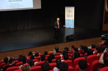 “Hatasız Hekimlik Mümkün Mü? Olgu Örnekleriyle” Konulu Konferans Gerçekleştirildi