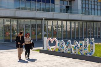 Üniversitemizde Anne-Kızdan İlham Veren Başarı Hikâyesi